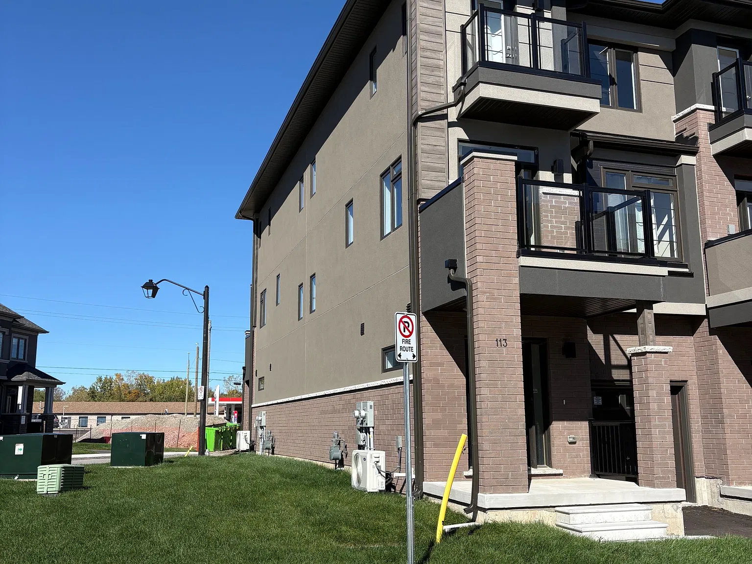 660 Colborne St W — Photo 2
