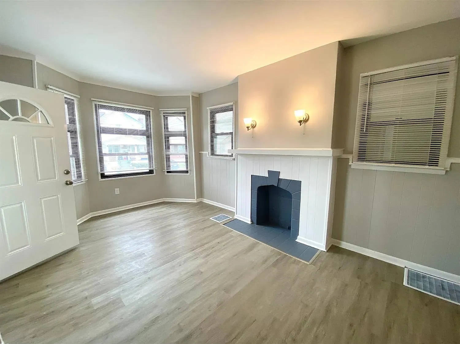 2 bed, 1.0 bath, 1096 sqft, $1,565 — Photo 4