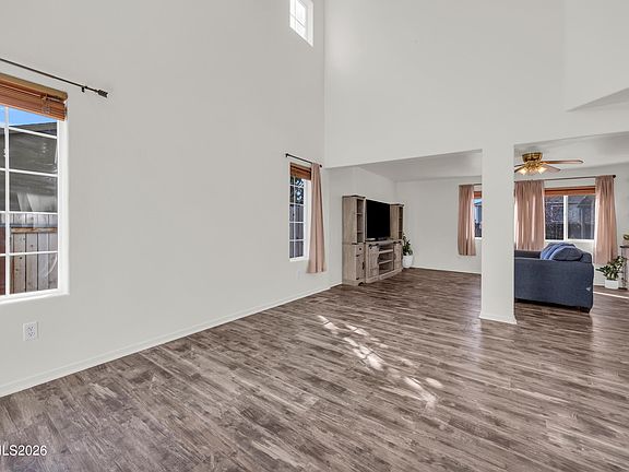 3rd image of 867 Spanish Springs Rd