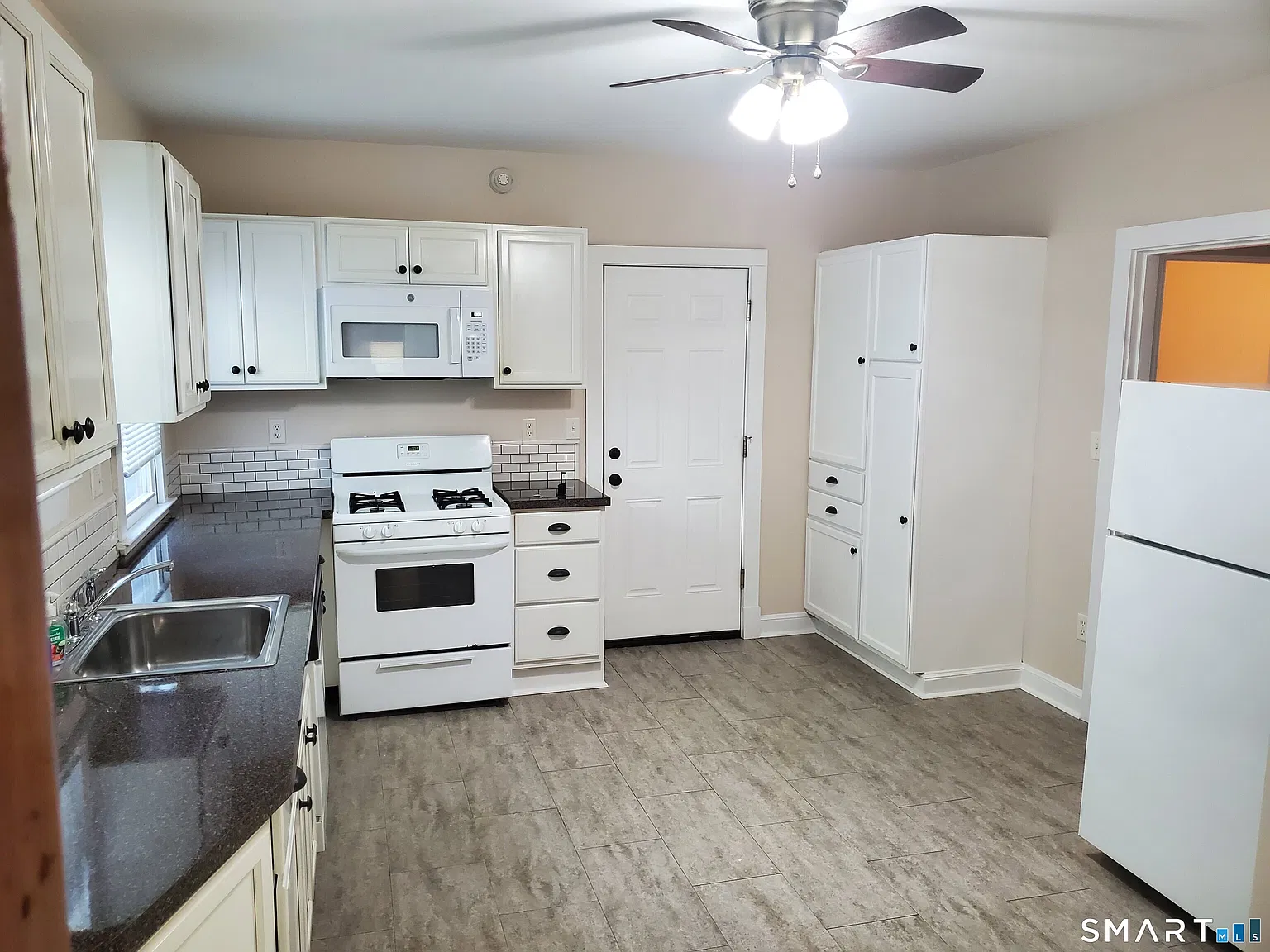 2 bed, 1.0 bath, 1170 sqft, $2,000 — Photo 3
