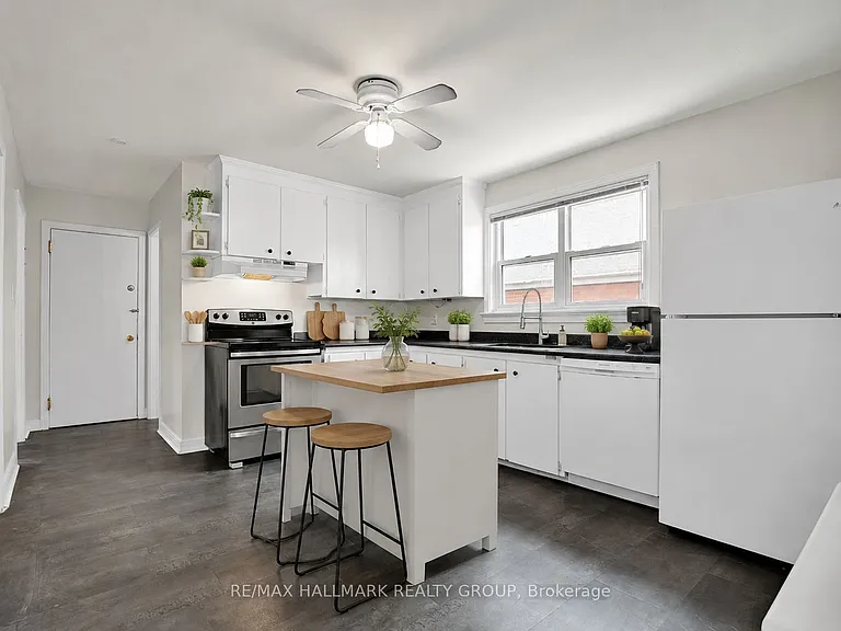 55 Ivy Cres #2 — Photo 9