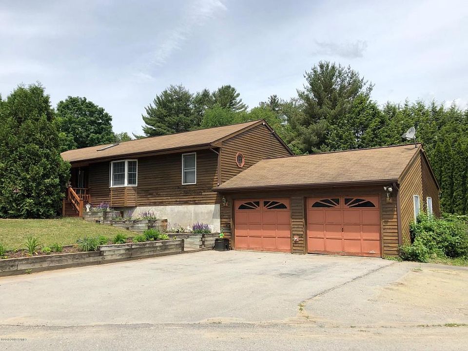 1st image of 15 Reservoir Dr