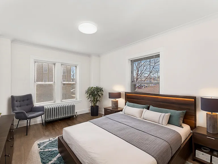 4748 W Roscoe St #3 — Photo 8