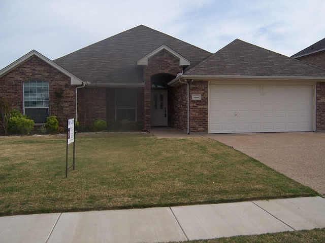 Front of the House - In a quiet neighborhood for walks along the golf course