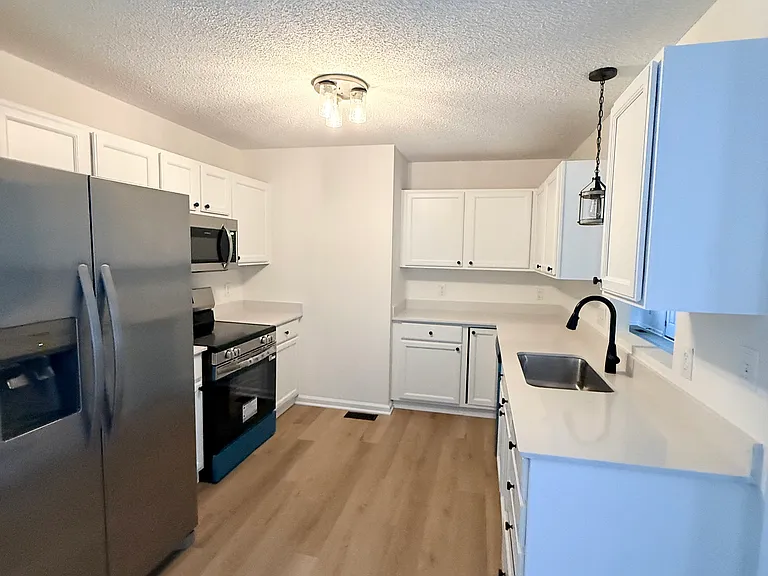 703 Saint Catherines Dr — Photo 4