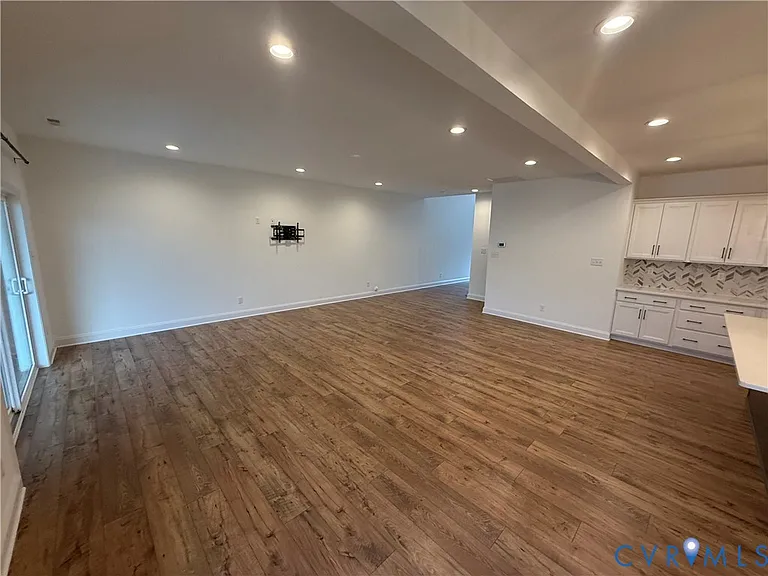 7048 Dunton Rd — Photo 9