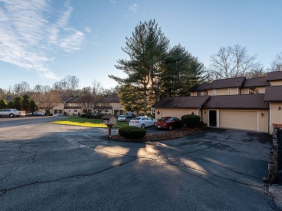 2nd image of 605 Redstone Dr APT 30
