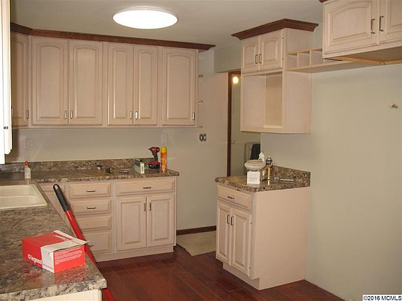 3rd image of 824 S Tennessee Pl