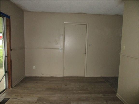 4th image of 5406 Alma Hwy