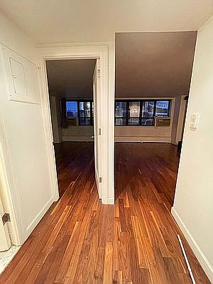 3rd image of 301 Cathedral Pkwy #4V