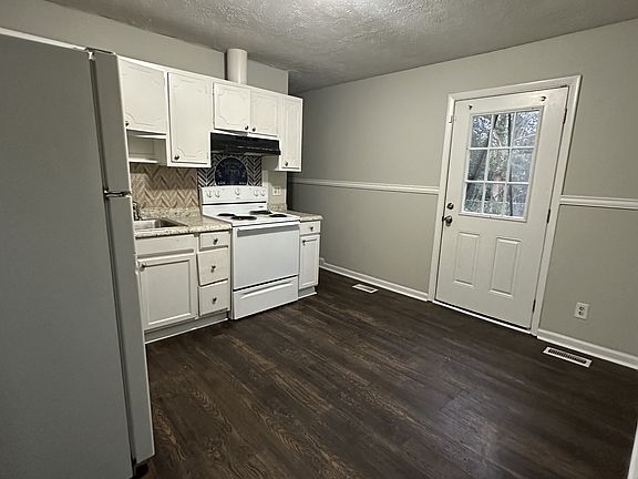 5th image of 4933 Ellsworth Dr