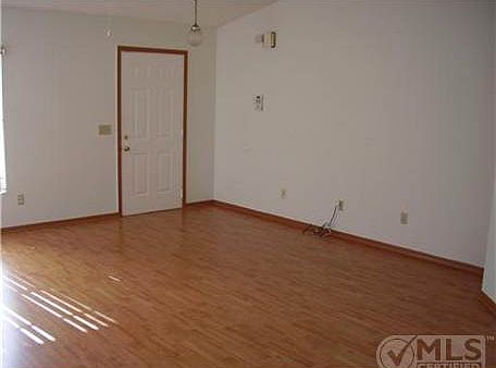 4th image of 2781 SE Garfield Ave