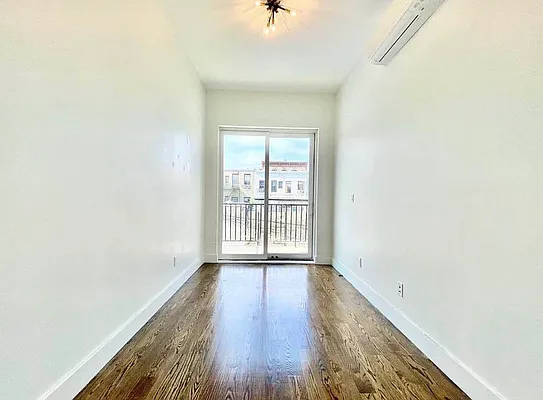Bedroom, photo 1