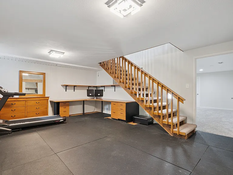 2310 Yorkshire Dr — Photo 12