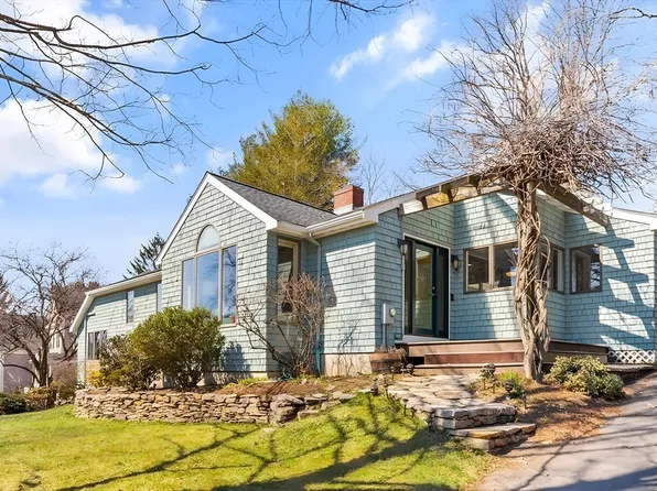 15 Minute Man Ln, Lexington, MA 02421