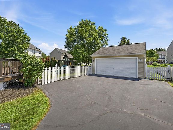 2nd image of 13213 Daldownie Ct