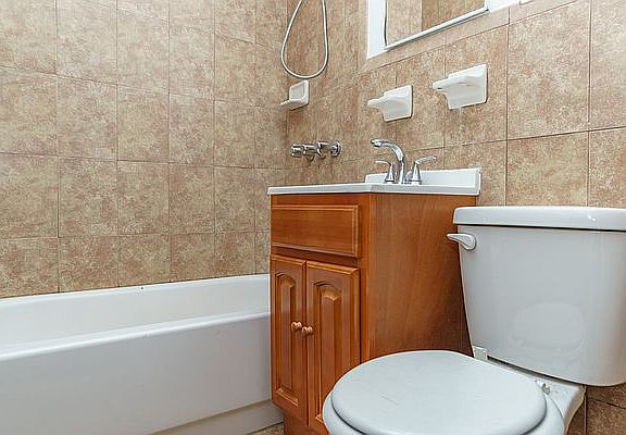 5th image of 607 Gates Ave APT 4C