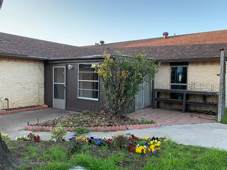 1308 Cherry Hill Ln — Photo 10