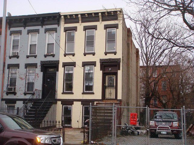 Building Photo 4