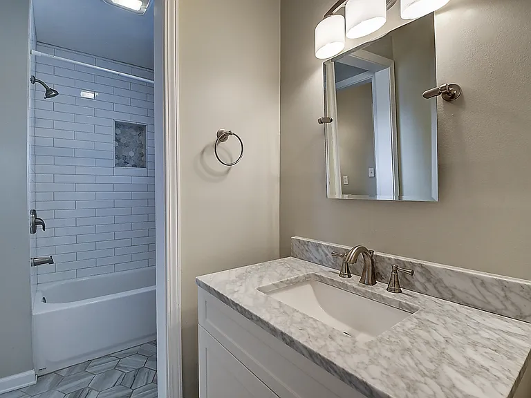2221 Bellefontaine St — Photo 21