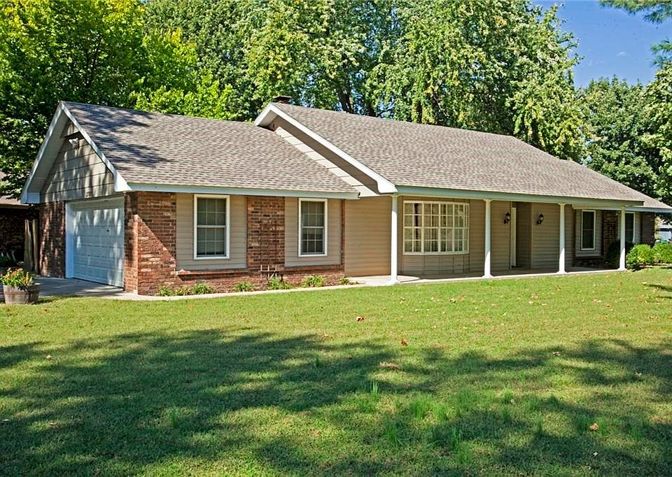 Adorable Curb Appeal, Expansive Lot, Gorgeous Mature Trees on this One-level Ranch with Covered Porch in the popular Turtle Creek Subdivision!