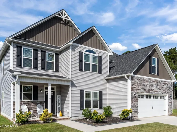 607 Coral Reef Court, Sneads Ferry, NC 28460