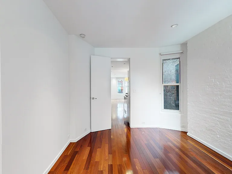 23 King St #8 — Photo 8