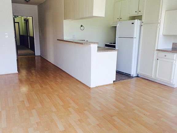 3rd image of 519 Glenrock Ave