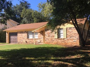 1717 Chip N Dale Dr, Arlington, TX 76012