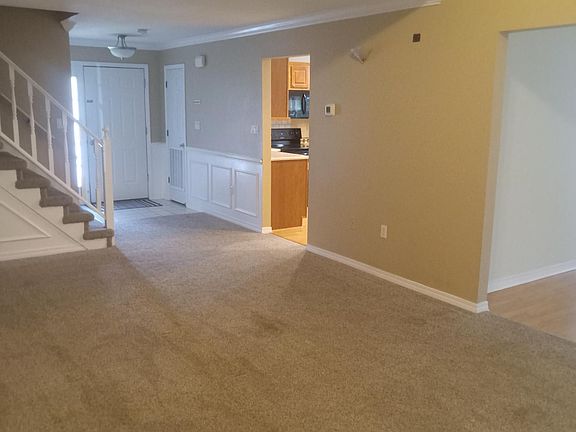 2nd image of 1684 Parkside Cir