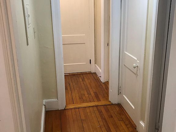 5th image of 314 Spring St