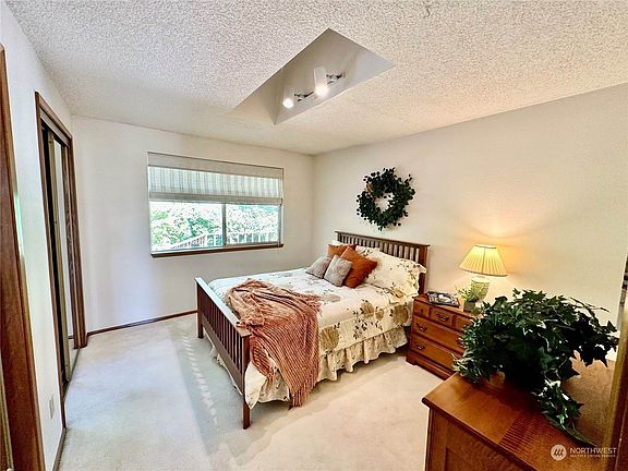 4th image of 1534 Colonial Ct SW