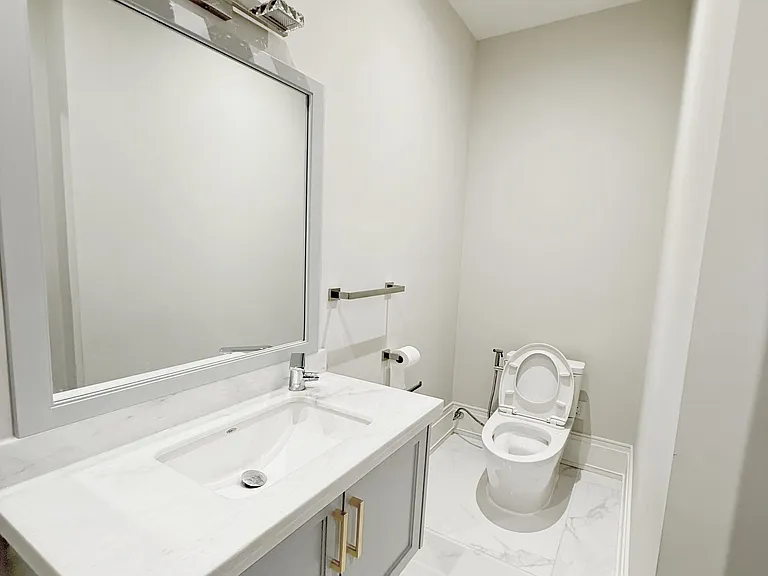 172 Maplehurst Ave — Photo 9