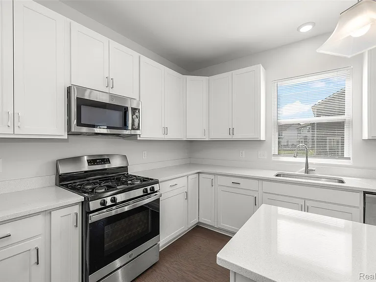 3449 Haverford Dr — Photo 16