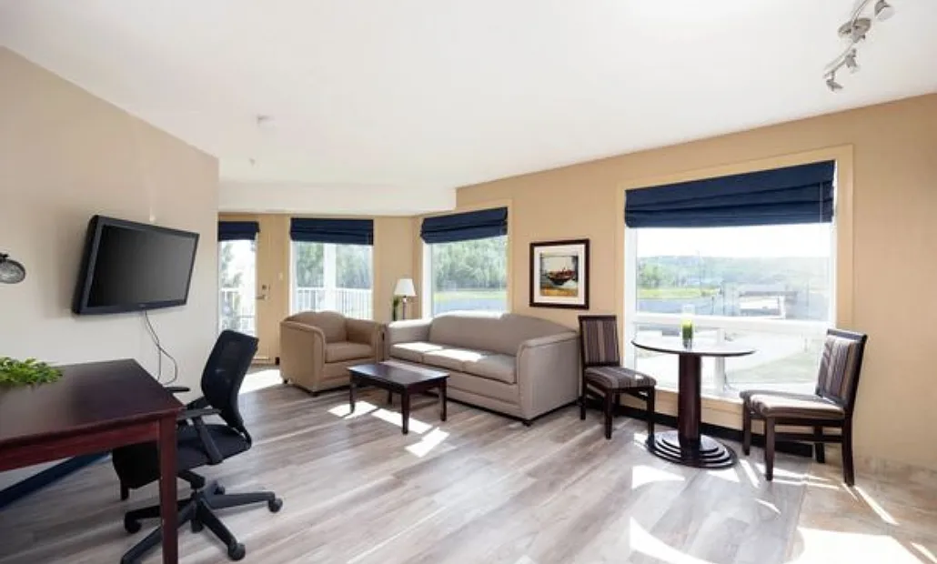 Franklin Suites — Photo 4