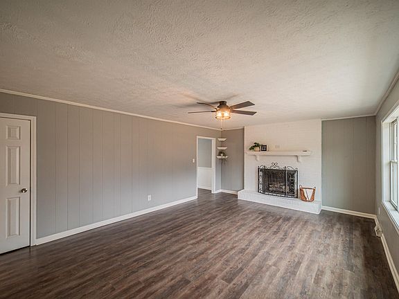 2nd image of 442 Whispering Oaks Loop
