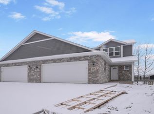 410 Emerald Ct, Kewaskum, WI 53040