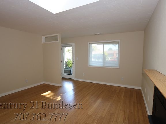 4th image of 1401 Lauren Dr