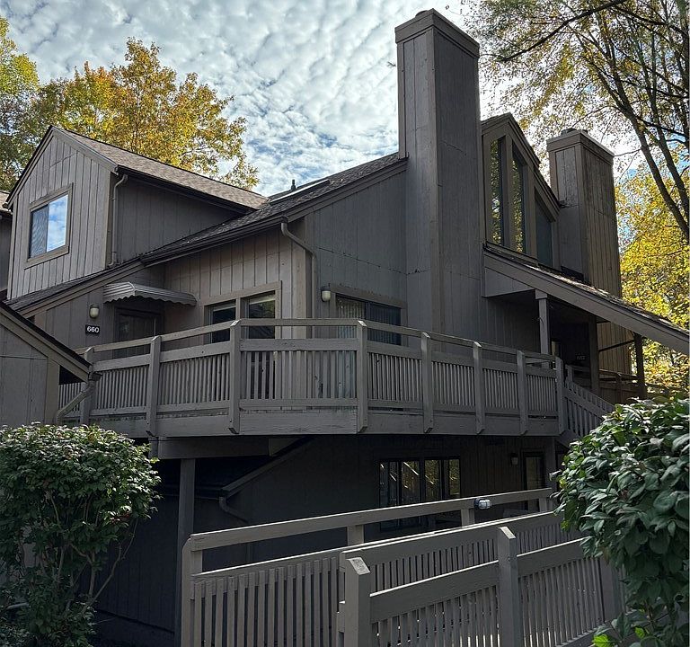 1st image of 652 Meredith Ln