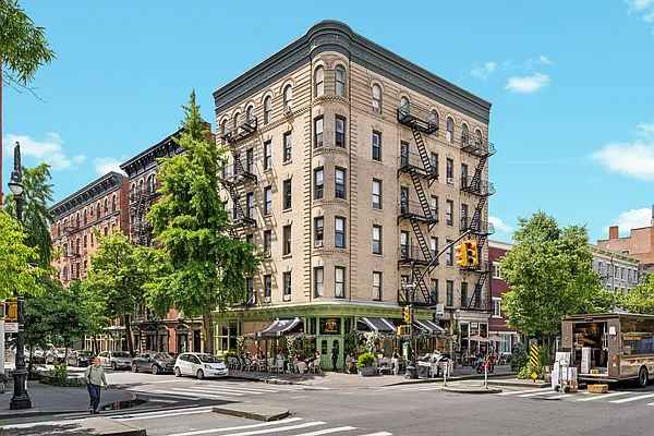 Rented by REAL New York | media 6