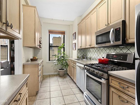 3rd image of 2480 Broadway #8F