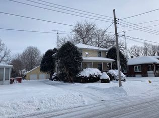 302 1/2 E Thompson St, Harvard, IL 60033