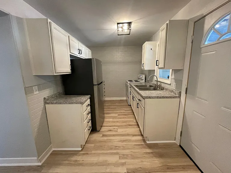 1314 Hoyt Ave — Photo 25