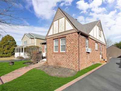9 2nd Avenue, East Islip, NY, 11730