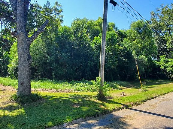 3rd image of 114 Foster St