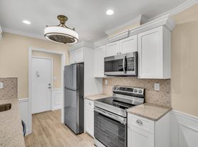 204 Covered Bridge Blvd, Englishtown, NJ