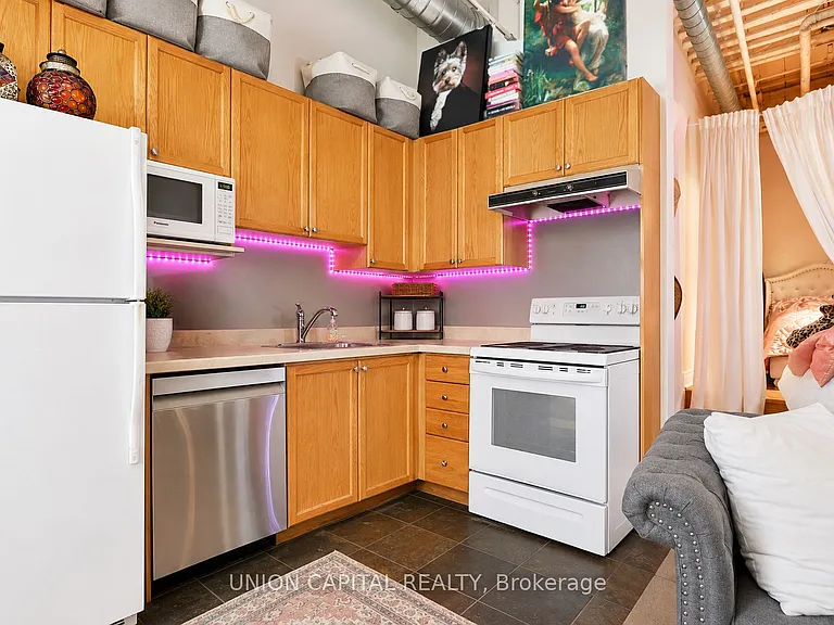 71 McCaul St #143 — Photo 5