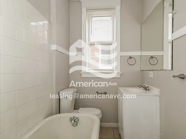 689405_013_bathroom_13685855.jpg