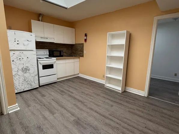 2828 Danforth Ave Unit 2, Toronto, ON M4C 1M1
