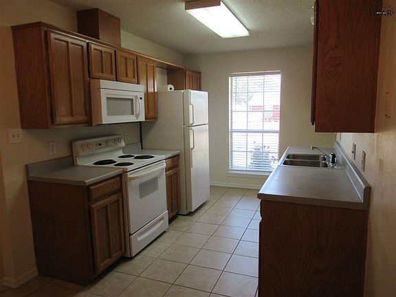 5th image of 4112 Latricia Ln #A